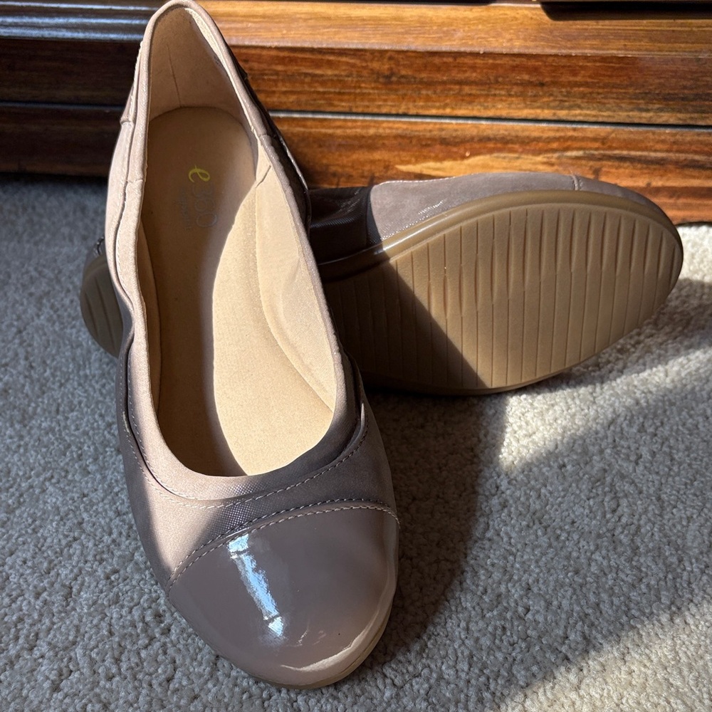 Easy Spirit Women's Taupe Loafers